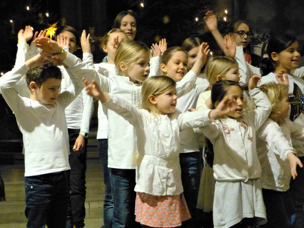 Foto: Auftritt der Kinderkantorei im Lichterfest-Gottesdienst in der Marktkirche St. Nicolai Hameln am 2.2.2020 (Fotografin: Angelika Becker)